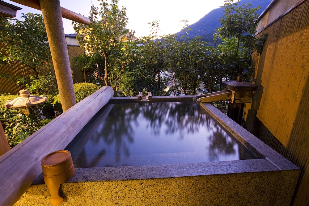 花くらぶ ‐ らくわツイン 客室露天風呂付 (禁煙) バスルームの設備0 | 湯元こんぴら温泉華の湯 紅梅亭