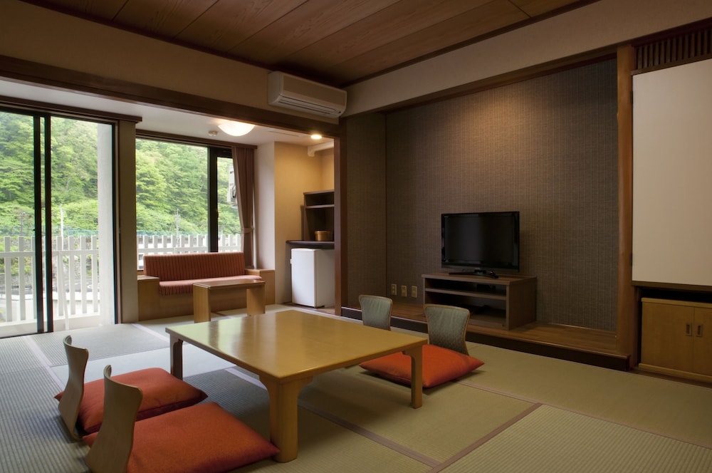 遊楽館 和室 2食付（夕食：ブッフェ）禁煙 部屋からの景観0 | 鬼怒川温泉ホテル
