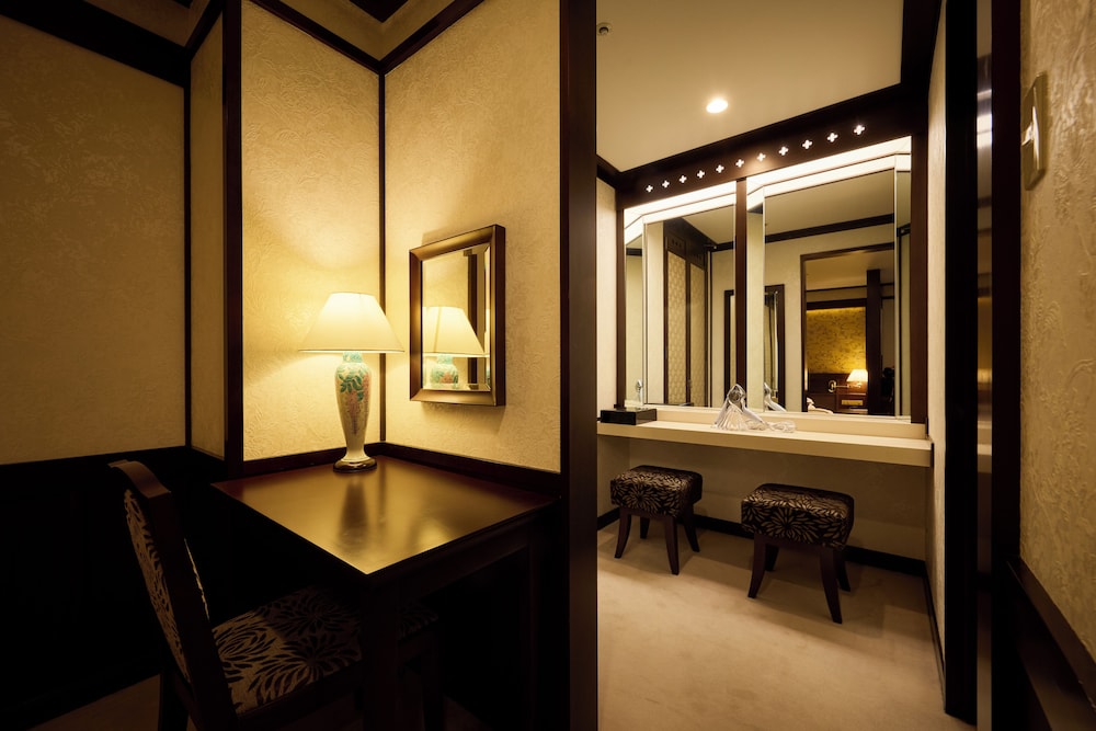 ジュニアスイート 禁煙 客室8 | 金沢白鳥路 ホテル山楽