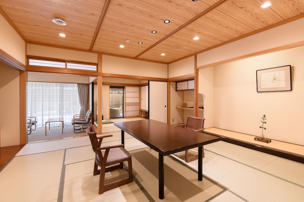 ラグジュアリー トリプルルーム 禁煙 専用バスルーム 客室4 | 古屋旅館