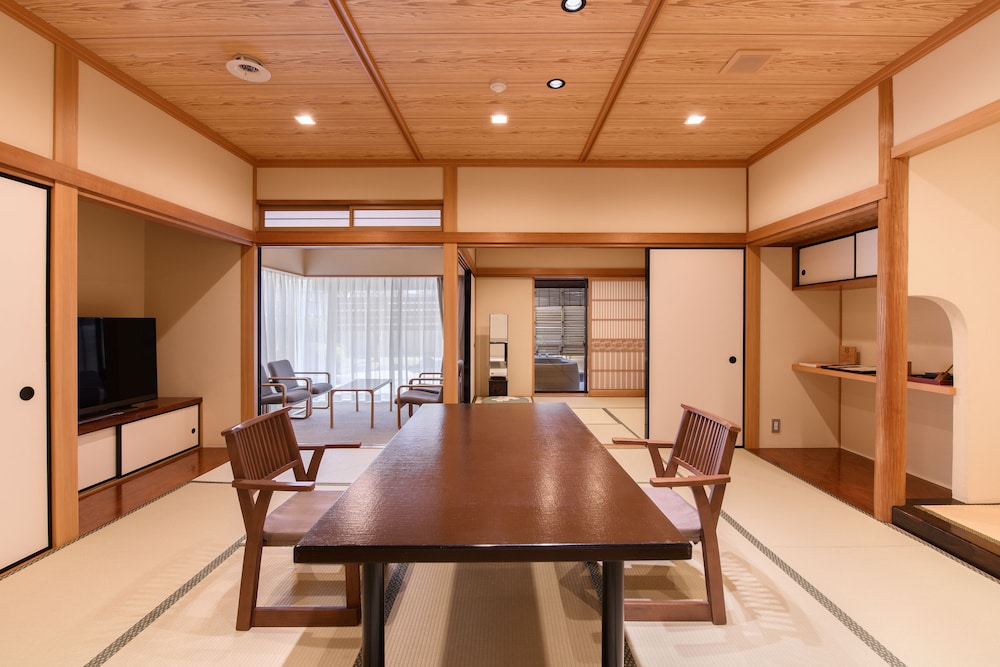 ラグジュアリー トリプルルーム 禁煙 専用バスルーム 客室2 | 古屋旅館