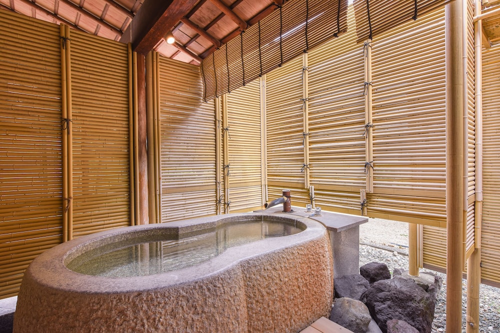 ラグジュアリー トリプルルーム 禁煙 専用バスルーム バスルーム2 | 古屋旅館