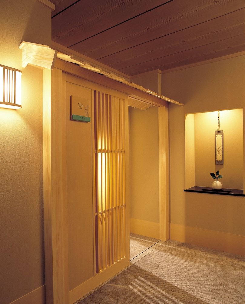 [禁煙室] 特別階 「野の花亭」河口湖側・掘りごたつ付き和室 (13歳以上から) [夕食は別個室で和食／朝食はレストランにて和食] 客室1 | 若草の宿丸栄