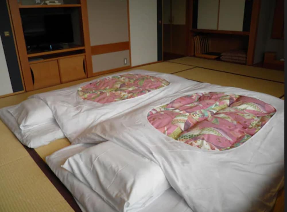 [禁煙室] 河口湖側スタンダード和室【夕食は個室食事処または客室(選択不可)にて和食／朝食はレストランにて和食】 客室3 | 若草の宿丸栄