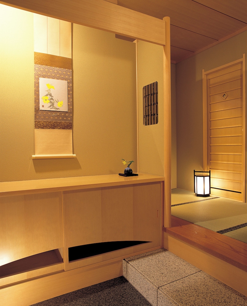 [禁煙室] 特別階 「野の花亭」河口湖側・掘りごたつ付き和室 (13歳以上から) [夕食は別個室で和食／朝食はレストランにて和食] 客室2 | 若草の宿丸栄