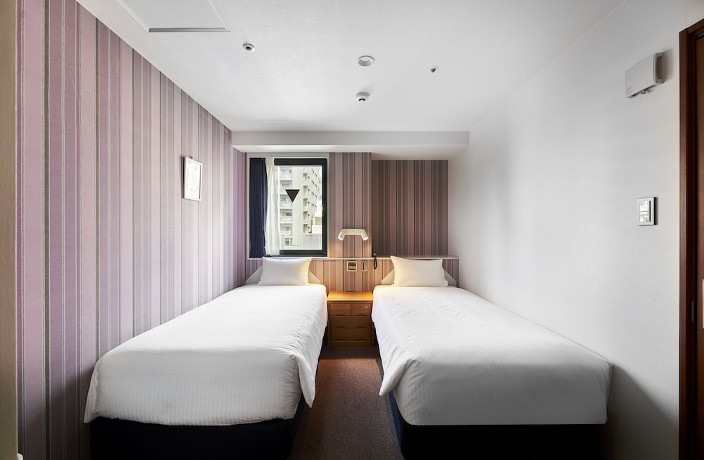 スタンダード ツインルーム シングルベッド 2 台 禁煙 共用バスルーム シティ ビュー0 | ホテルモーニングボックス大阪心斎橋