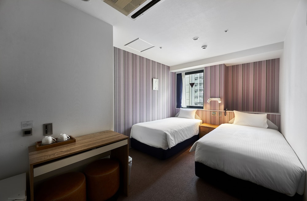スタンダード ツインルーム シングルベッド 2 台 禁煙 共用バスルーム | ホテルモーニングボックス大阪心斎橋