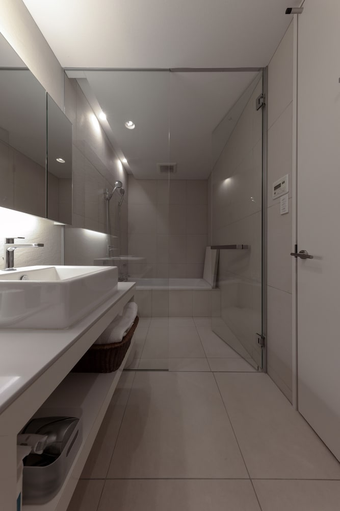 別邸101号室(1階)、禁煙(43平米) (3歳から有料) バスルーム0 | 富良野ナチュラクスホテル