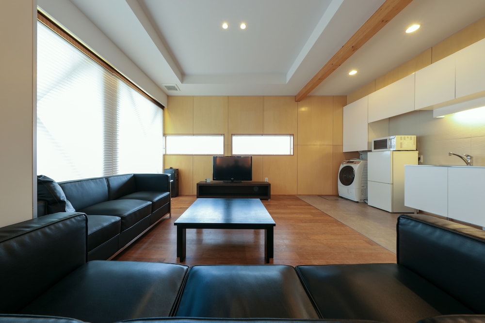 別邸101号室(1階)、禁煙(43平米) (3歳から有料) 客室2 | 富良野ナチュラクスホテル