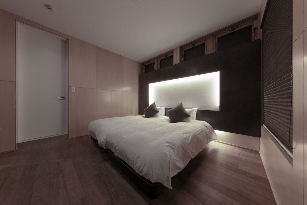 別邸101号室(1階)、禁煙(43平米) (3歳から有料) | 富良野ナチュラクスホテル