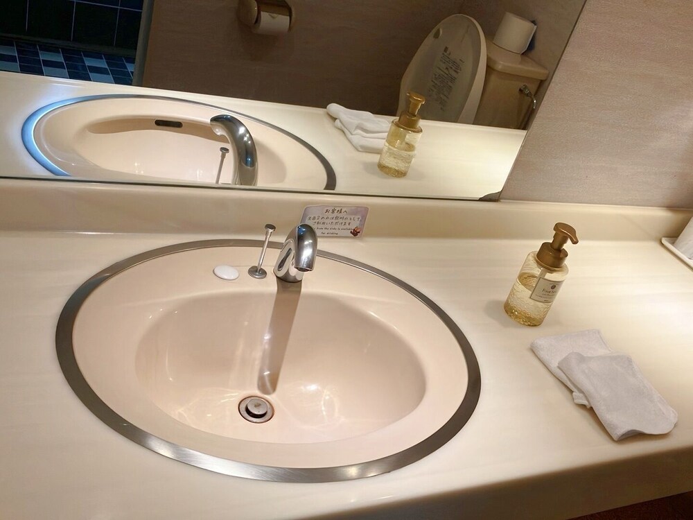 コンフォート ツインルーム 禁煙 客室3 | 富良野ホップスホテル