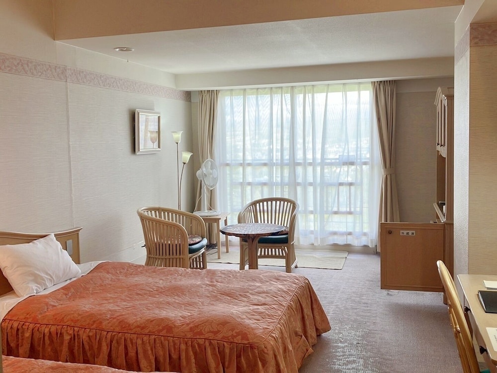 コンフォート ツインルーム 禁煙 客室6 | 富良野ホップスホテル