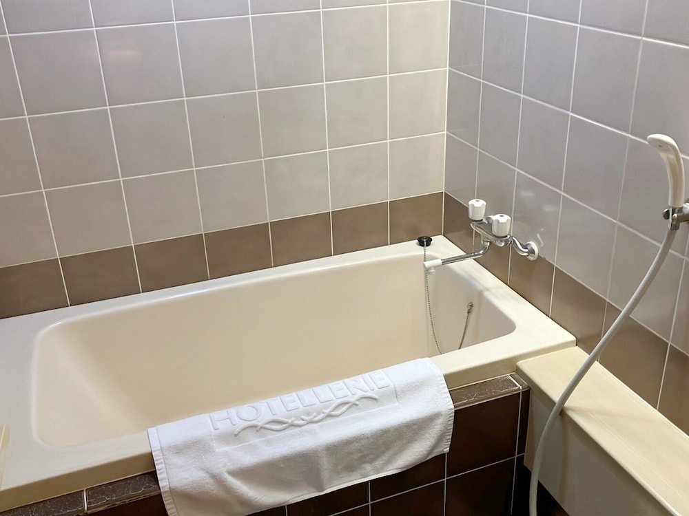 コンフォート ツインルーム 禁煙 バスルーム1 | 富良野ホップスホテル