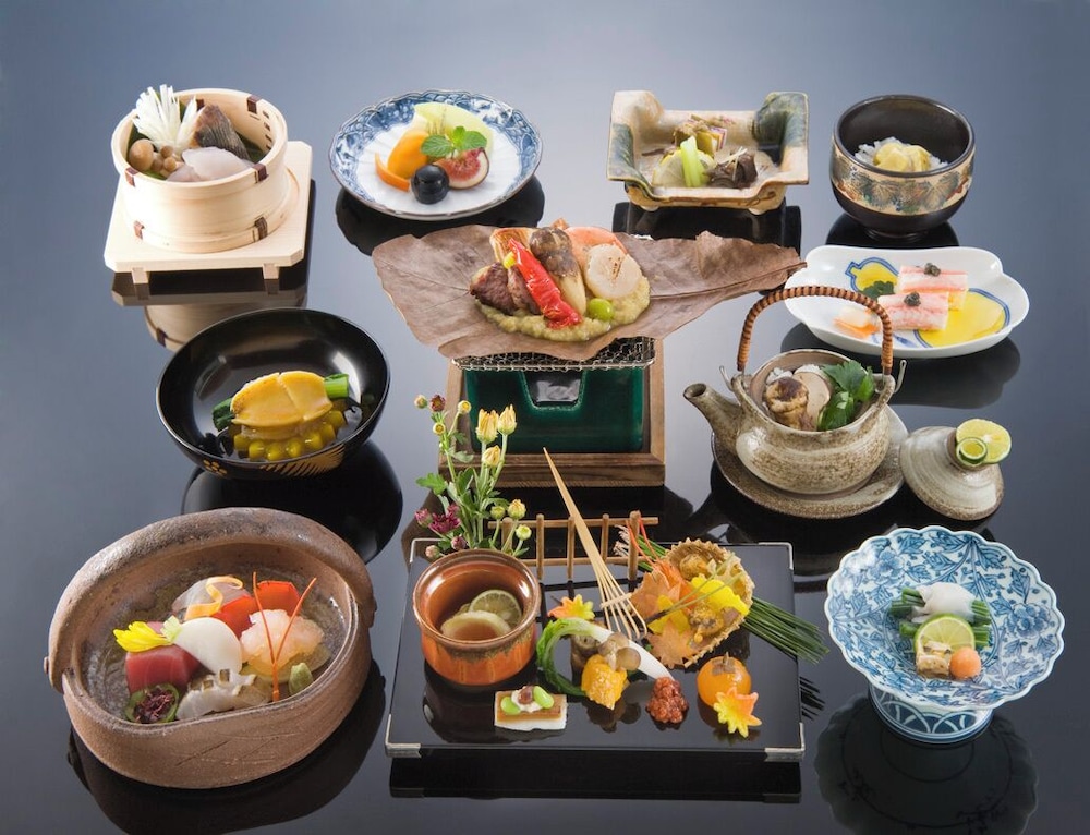若葉の間　和洋室　贅を尽くした料理長おまかせ特上会席プラン | 月日亭
