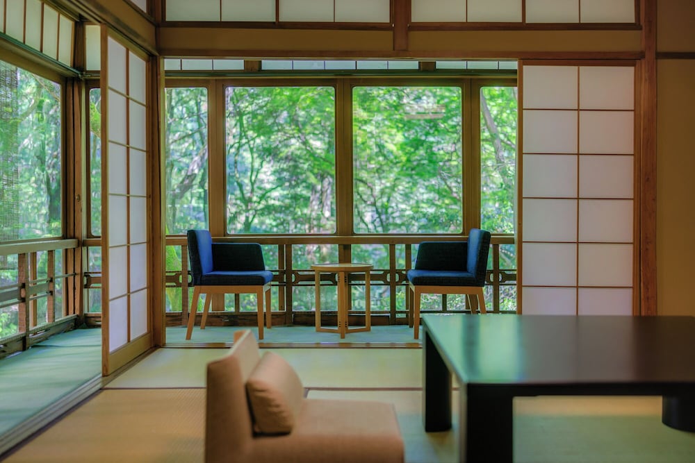 Japanese Traditional Room (8 Tatami Mats with bath, can't serve dinner after 7 P.M.) 客室5 | 奈良・春日奥山 月日亭