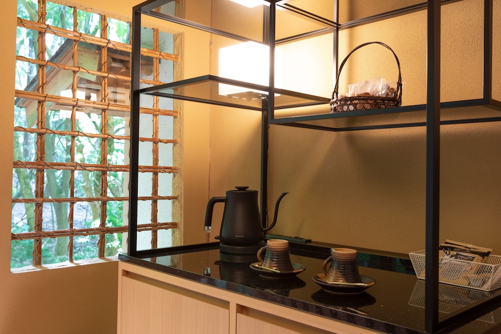 Japanese Traditional Room (10 Tatami Mats with bath, can't serve dinner after 7 P.M. ) 客室2 | 奈良・春日奥山 月日亭