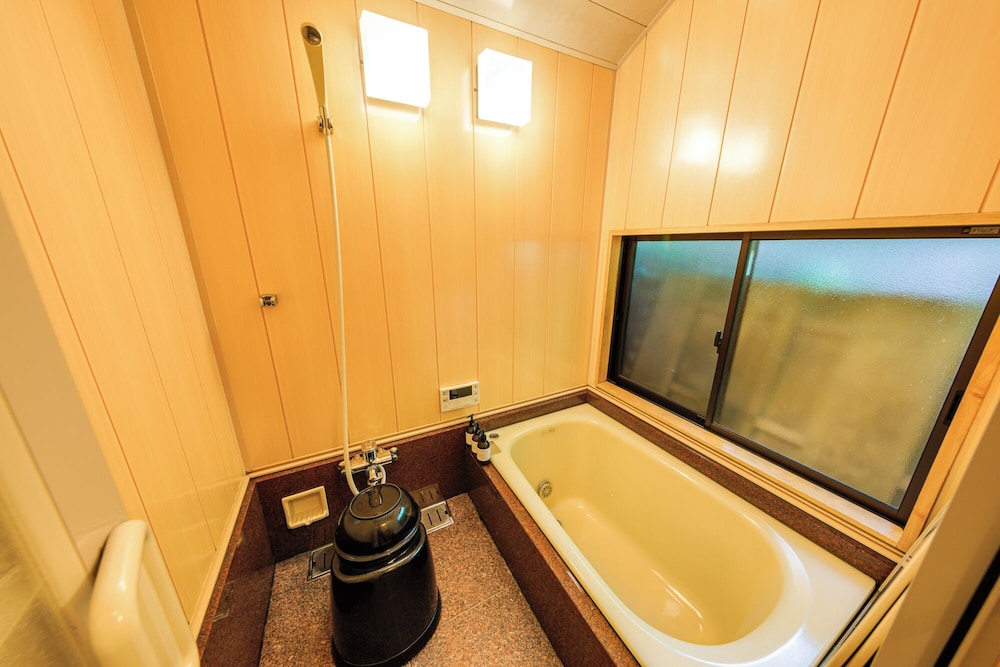 Japanese Traditional Room (10 Tatami Mats with bath, can't serve dinner after 7 P.M. ) バスルーム0 | 奈良・春日奥山 月日亭
