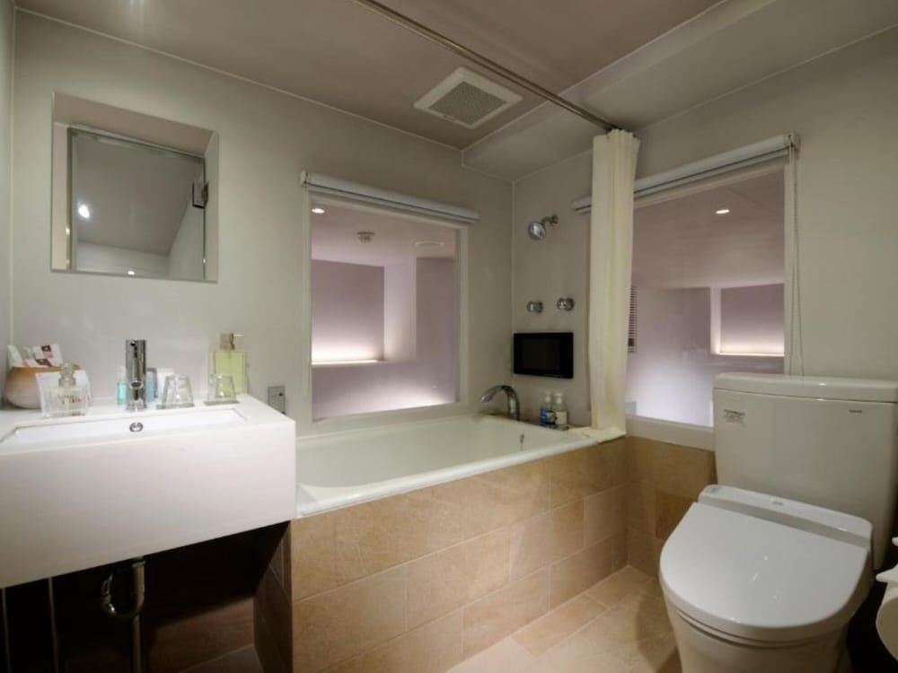 ラグジュアリー ツインルーム バスルーム0 | 六本木ホテル S