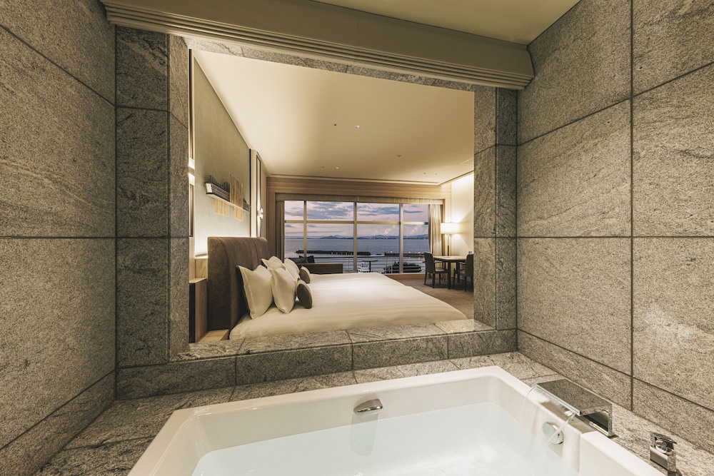 プレミア・ラグジュアリーフロア ビスタ 禁煙 クラブラウンジ利用可(未就学児利用不可) バスルーム0 | 琵琶湖ホテル