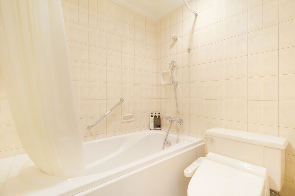 スーペリア ツインルーム [シングルベッド 2 台] 禁煙 - レイクビュー (40平米) バスルーム0 | 琵琶湖ホテル