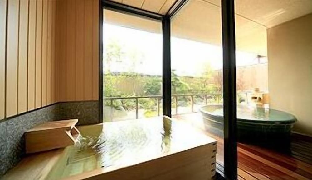 Special Japanese Western Style Room with Open Air Bath (Check in until 18:00) 深めの浴槽0 | 奈良万葉若草の宿 三笠