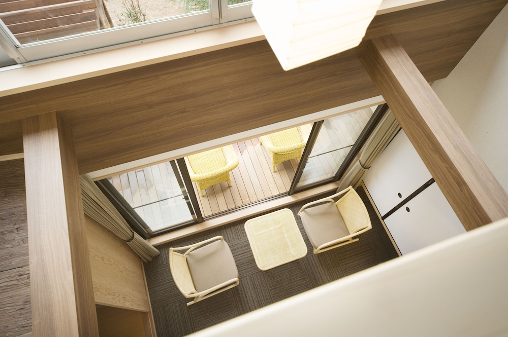 風の棟1階・露天風呂付きメゾネット客室【お食事は遊花亭の個室にて】(チェックインは18：00まで) 客室1 | 奈良万葉若草の宿 三笠