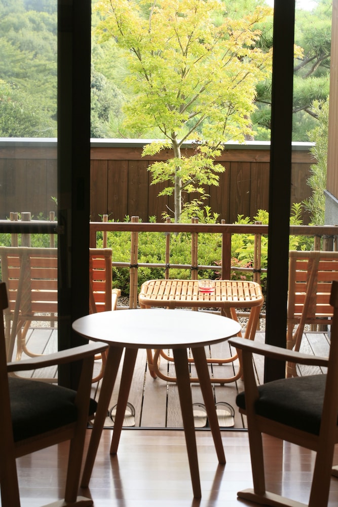 風の棟1階・露天風呂付和室10畳【お食事は遊花亭の個室にて】(チェックインは18：00まで) バルコニー0 | 奈良万葉若草の宿 三笠