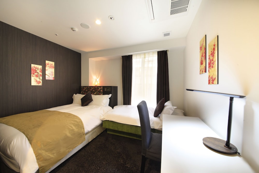 スーペリアダブルルーム 喫煙 (ダブルベッド1台) [大人3名様よりソファーベッドをご用意] 客室2 | センチュリオン ホテル グランド 赤坂