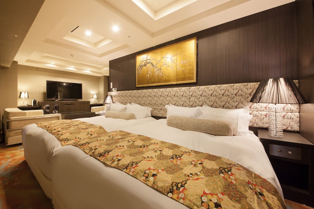 スイートルーム 禁煙 (クイーンベッド2台) -最上階-<大人5名様よりソファーベッドをご用意> | センチュリオン ホテル グランド 赤坂