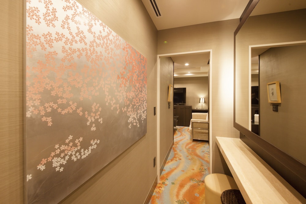 スイートルーム 禁煙 (クイーンベッド2台) -最上階-<大人5名様よりソファーベッドをご用意> 客室3 | センチュリオン ホテル グランド 赤坂