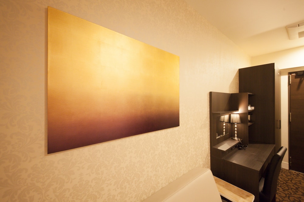 スーペリア キングルーム 禁煙 (キングベッド1台) [大人3名様よりソファーベッドをご用意] 客室2 | センチュリオン ホテル グランド 赤坂