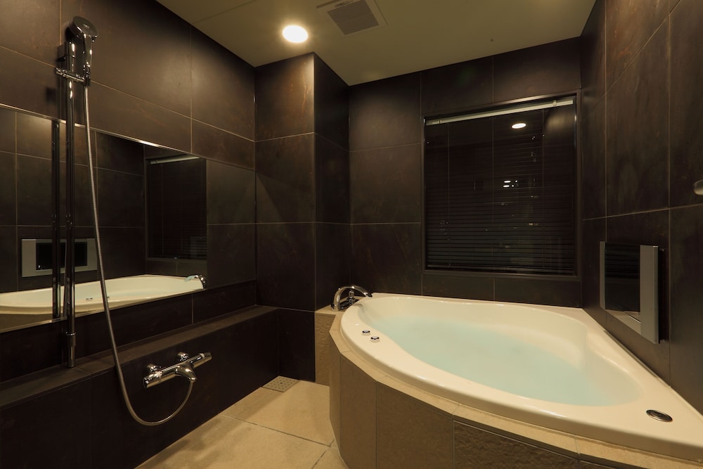 スイートルーム 禁煙 (クイーンベッド2台) -最上階-<大人5名様よりソファーベッドをご用意> バスルーム0 | センチュリオン ホテル グランド 赤坂