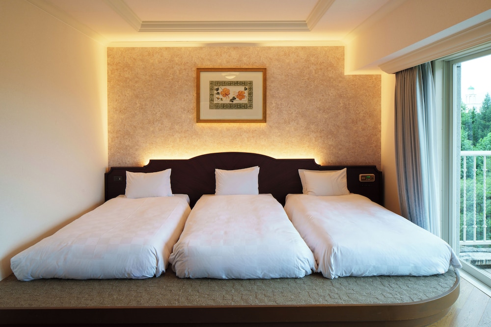 ラグジュアリーファミリールーム ガーデンビュー (禁煙) 客室2 | 仙台ロイヤルパークホテル