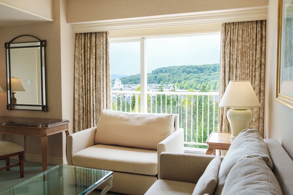 ファミリーコーナースイート 禁煙 ガーデンビュー 客室2 | 仙台ロイヤルパークホテル