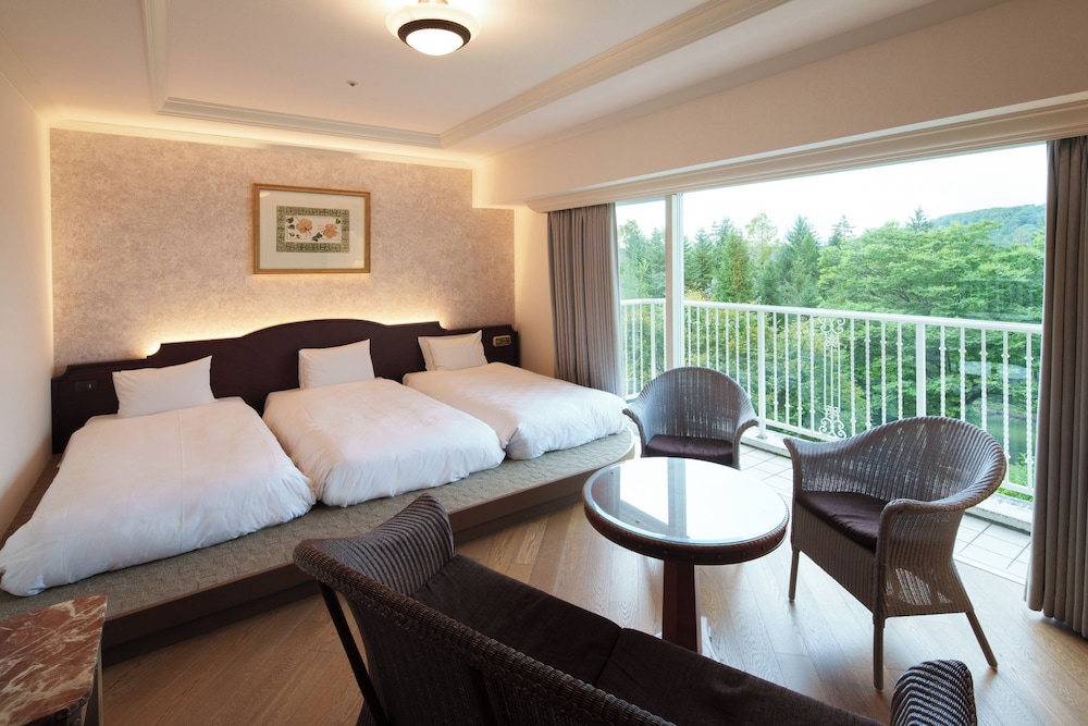 ラグジュアリーファミリールーム ガーデンビュー (禁煙) バルコニーからの眺望0 | 仙台ロイヤルパークホテル