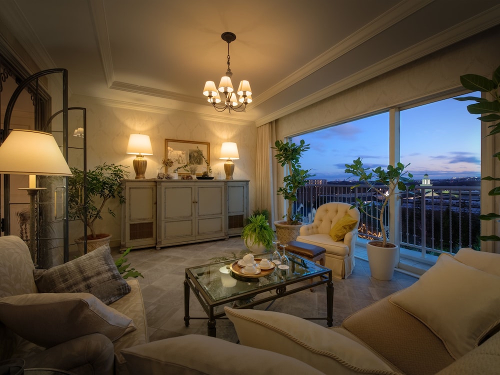 スカイテラススイート 禁煙 ガーデンビュー リビング エリア0 | 仙台ロイヤルパークホテル