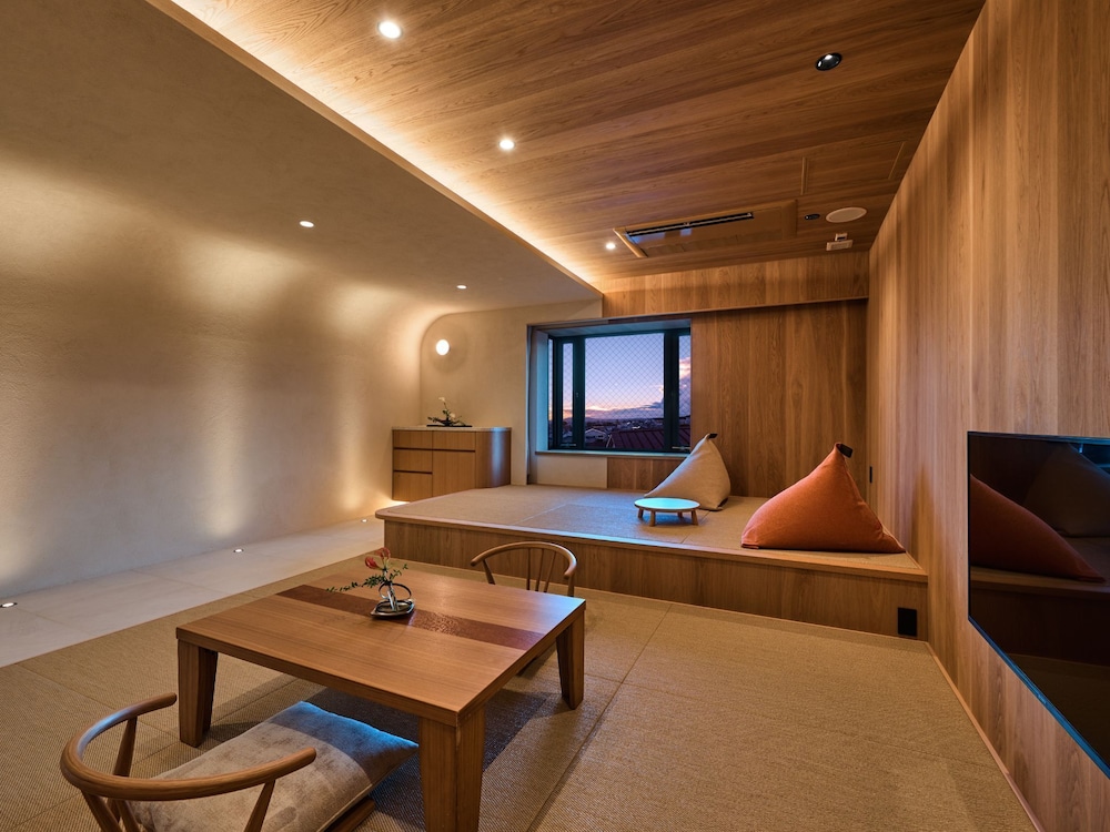 デザイン 4 人部屋 客室1 | ホテル ニューわかさ