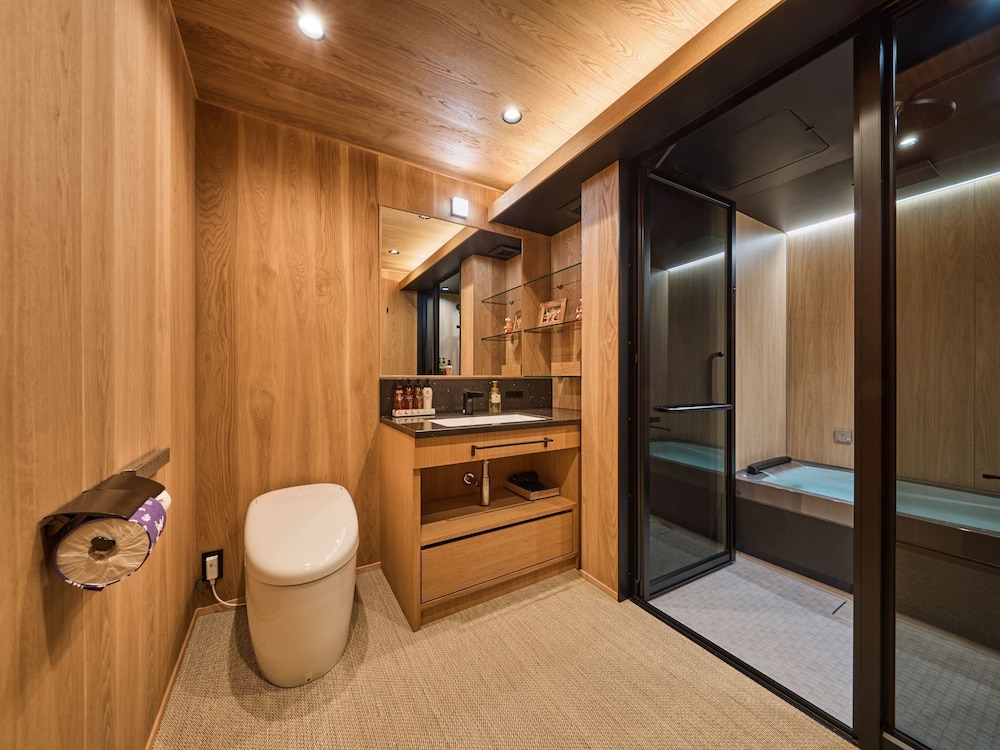 デザイン 4 人部屋 バスルーム0 | ホテル ニューわかさ