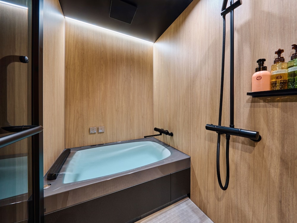 デザイン 4 人部屋 バスルーム1 | ホテル ニューわかさ