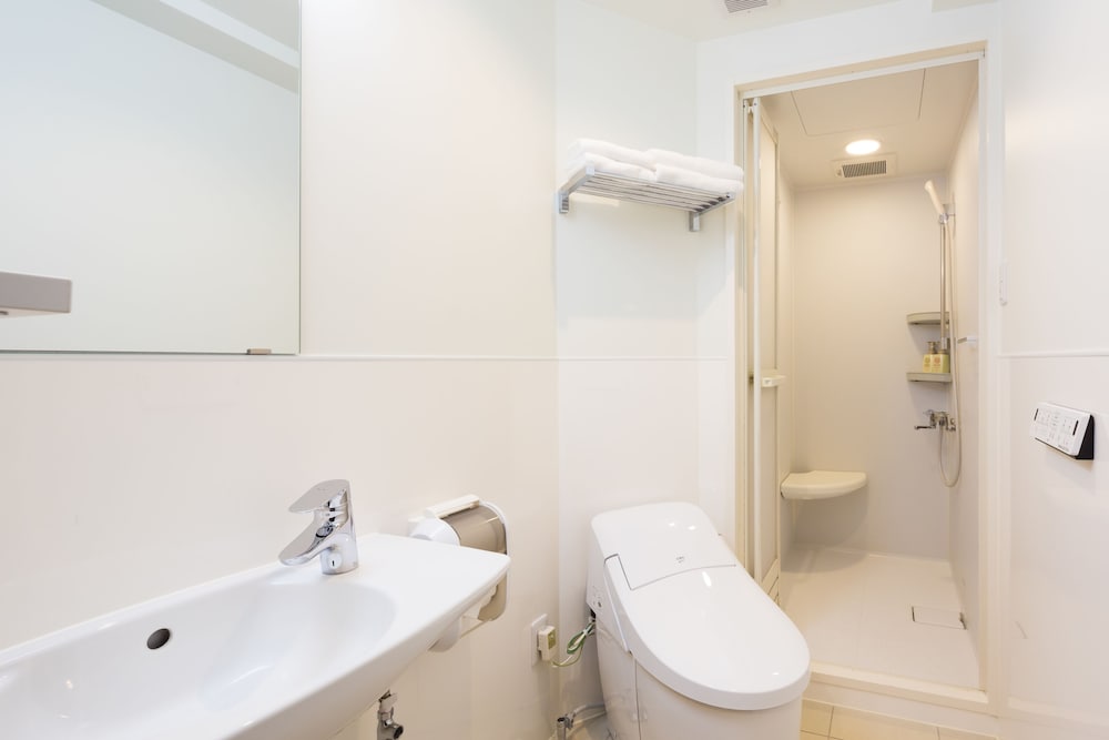 和室 スタンダードツインルーム シャワールーム付き (6畳の間) 禁煙 バスルーム0 | 松葉家旅館