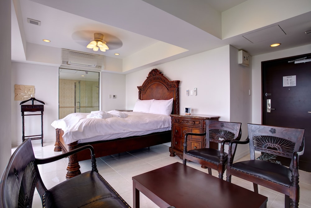 [ホテル棟]ローヤルオーシャンコーナースイート 禁煙 客室1 | ローヤル ホテル