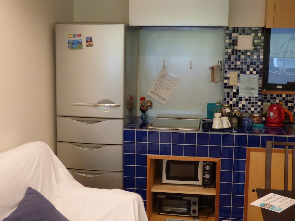 洋室ツインルーム リビングルーム0 | ゲストハウス 百万遍 Cross