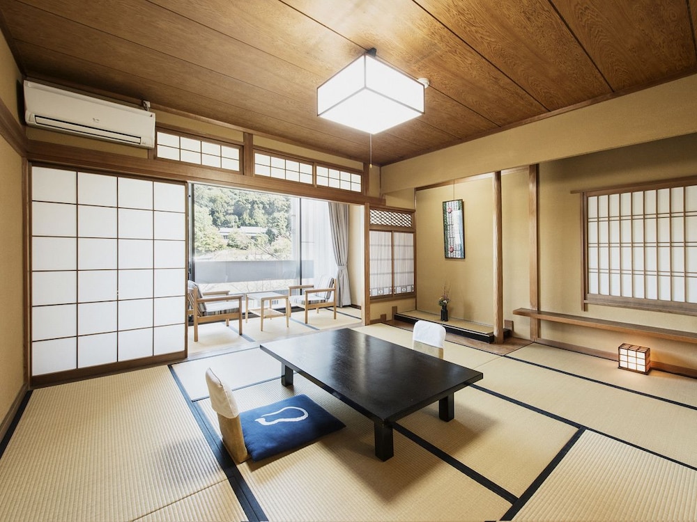 客室1 | 静山荘