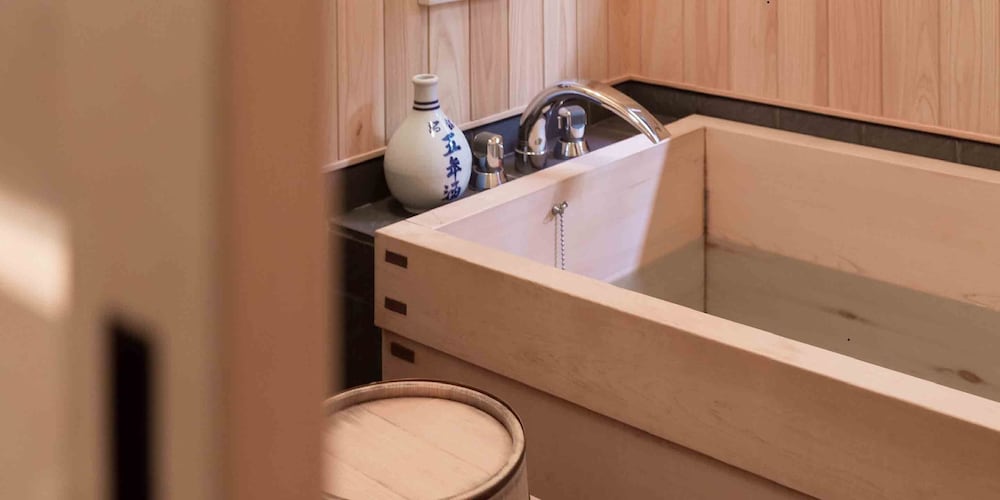 町屋（ヒノキ風呂付き） バスルーム0 | 祇園金瓢