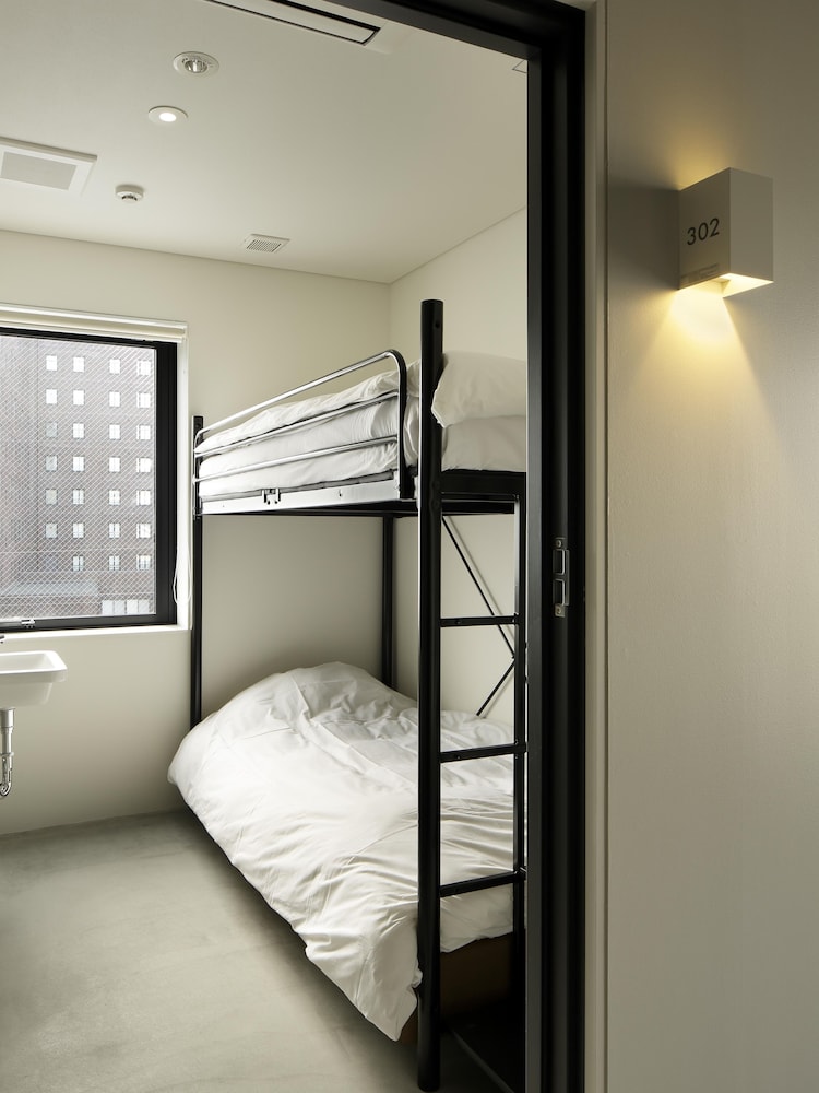 ツインルーム (二段ベッド) (共用シャワー・トイレ) 禁煙 客室1 | ピースホステル京都