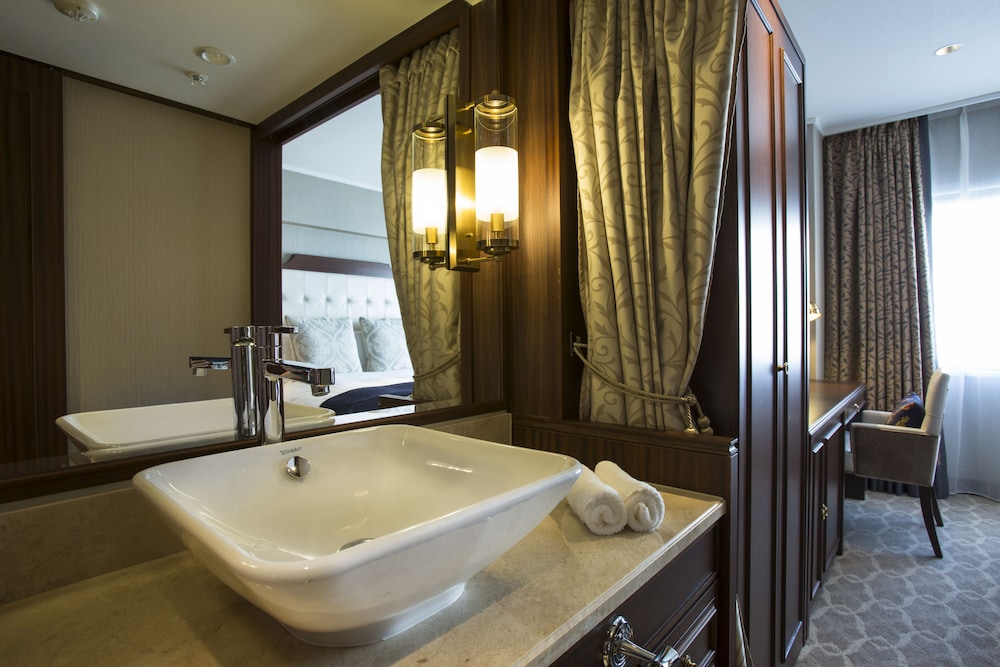 グランコンフォート スタンダードダブル 禁煙 バスルームのシンク0 | 京都センチュリーホテル