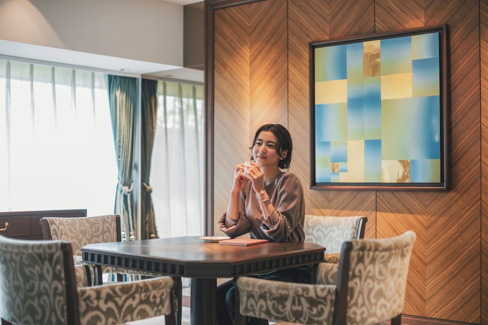 スイート 禁煙 リビング エリア1 | 京都センチュリーホテル