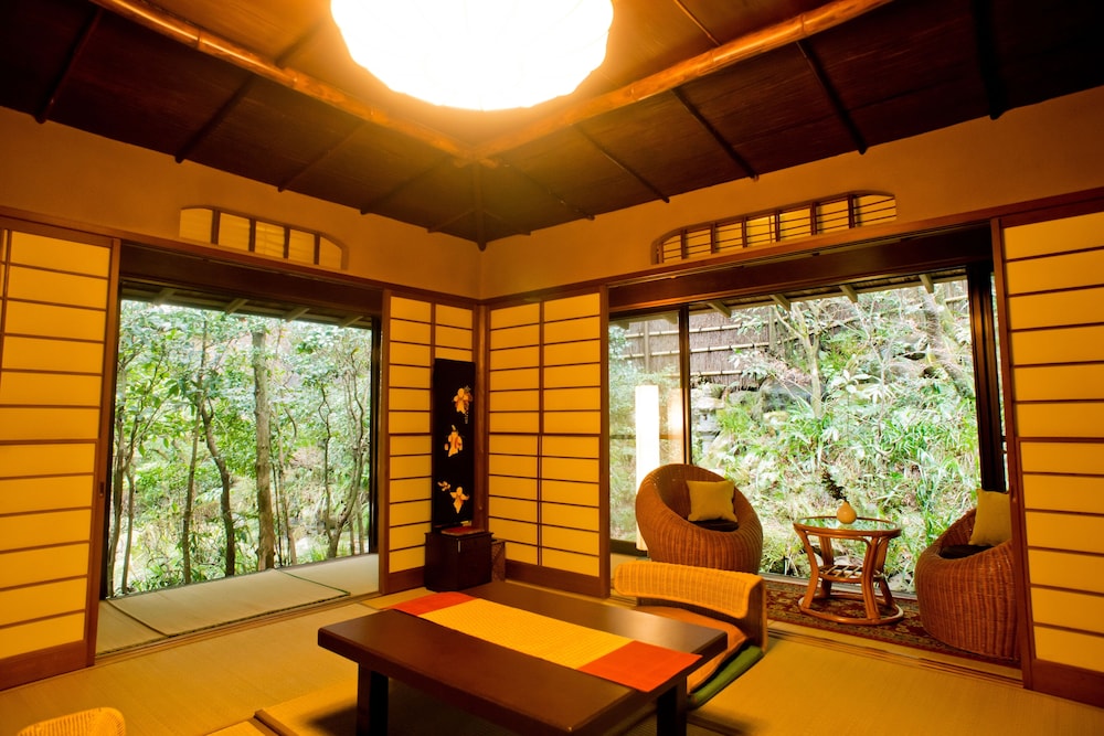 丁子 和室 半露天温泉風呂付 客室1 | 離れ 山家荘