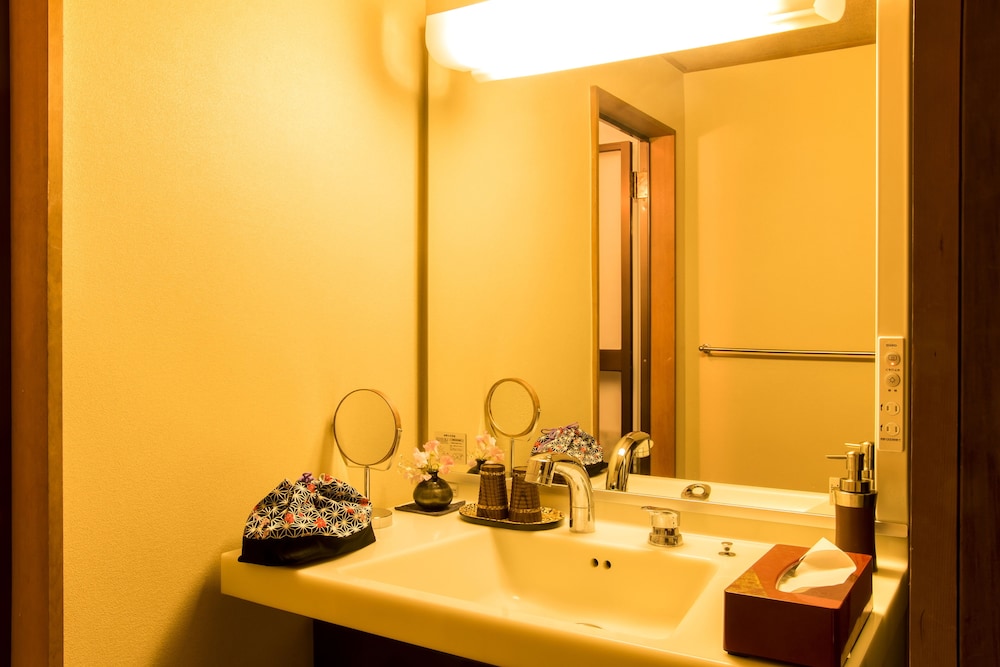 葵 和室 半露天温泉風呂付 客室1 | 離れ 山家荘