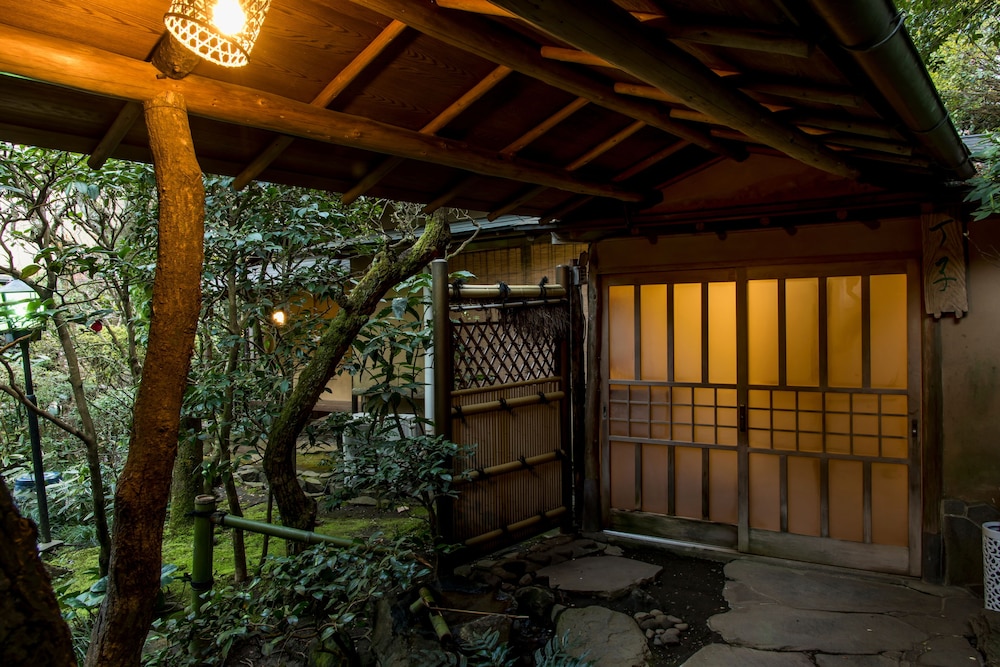 丁子 和室 半露天温泉風呂付 部屋からの景観0 | 離れ 山家荘